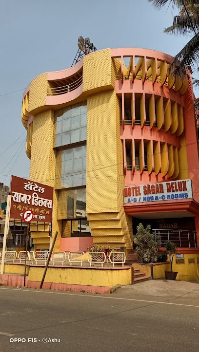 सातारा ग्रँड हॉटेल